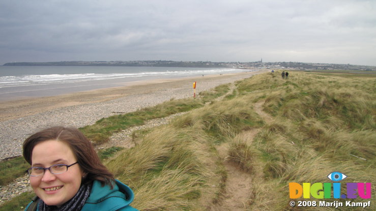 SX00503 Jenni and Tramore beach